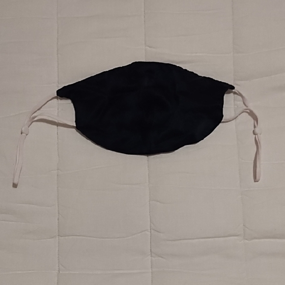 Accessories - 100% Silk Black Face Mask With Adjustable Straps